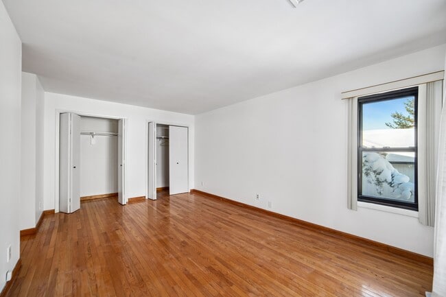 Building Photo - 1491 John St