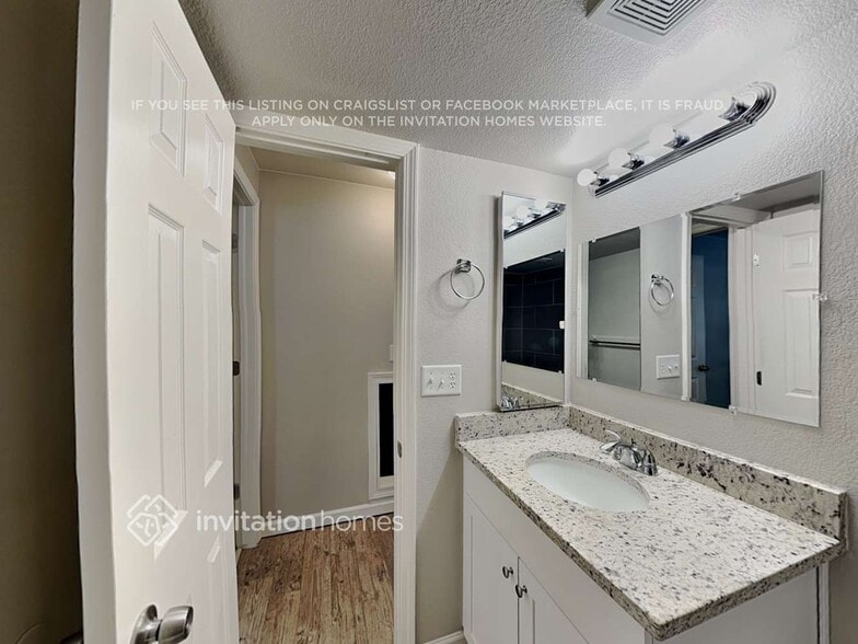 Building Photo - 8327 Firethorn Dr