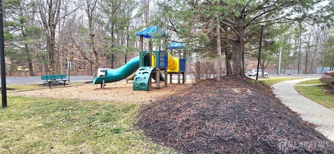 Building Photo - 44 Azalea Ct