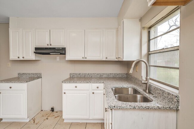 Building Photo - Renovated 4-Bed Home in Pleasant Grove!