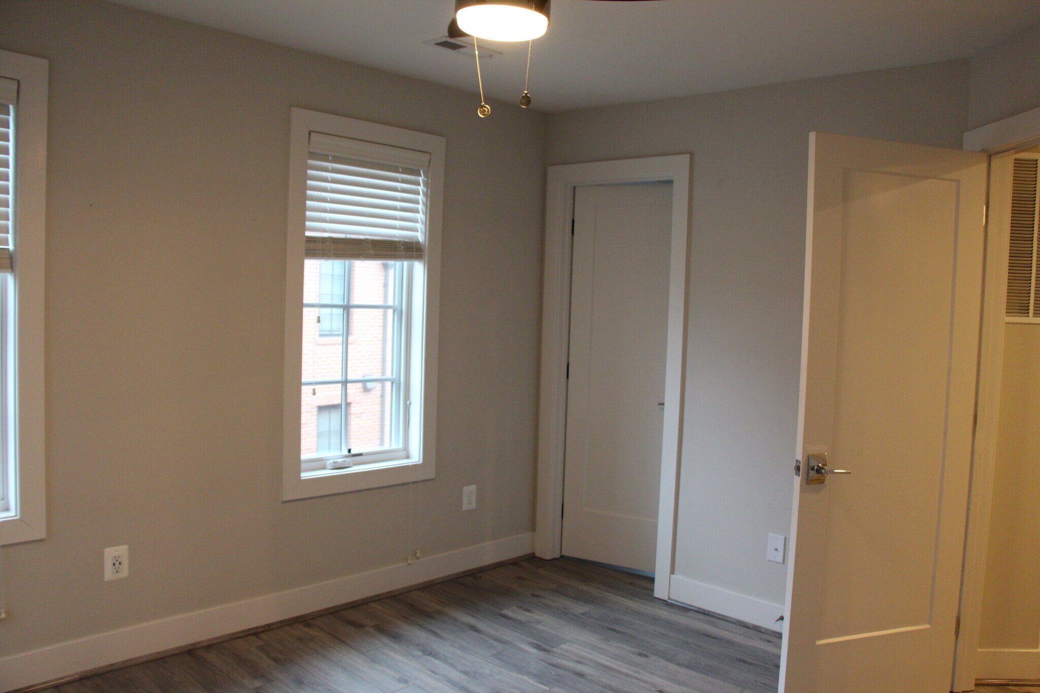 Building Photo - 904 N Buchanan Ct