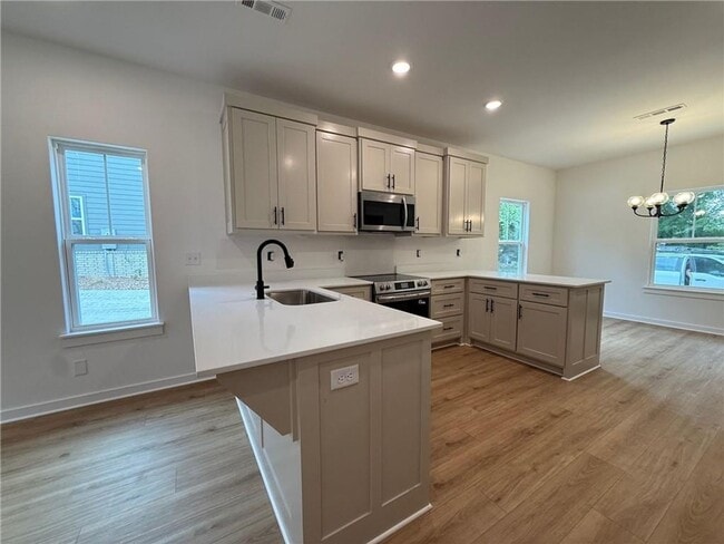 Building Photo - Nice Townhouse Near Campus