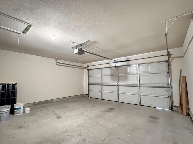 Building Photo - 14021 Harvest Cir