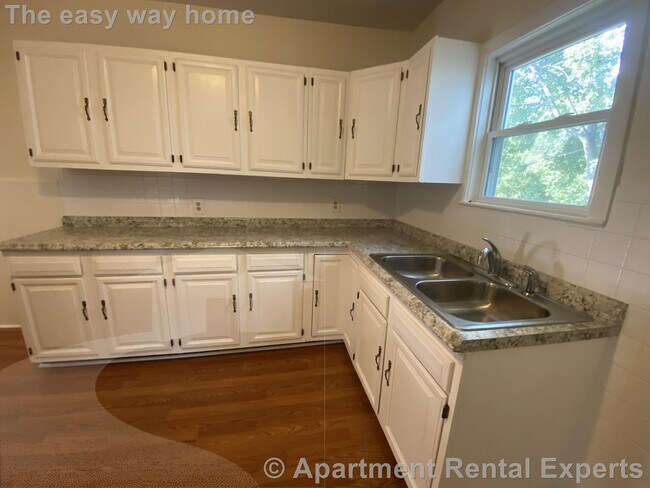 Building Photo - 42 Wilson Ave