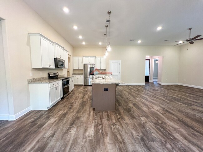 Building Photo - Charming Custom-Built Home with Bonus Room...