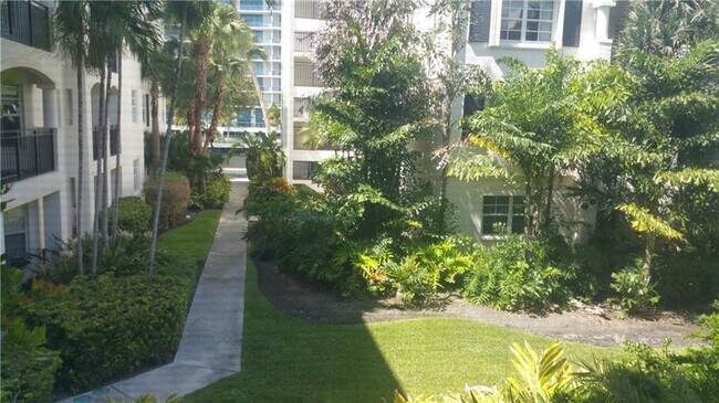 Building Photo - 3255 NE 184th St