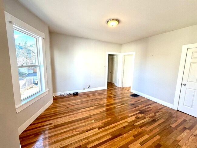 Building Photo - 11 Francis St