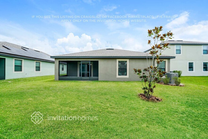 Building Photo - 11833 Thicket Wood Dr