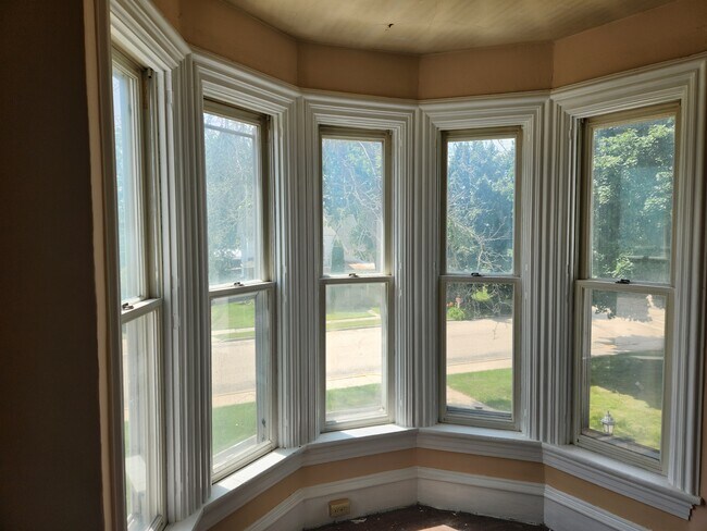 Building Photo - 308 S College Ave