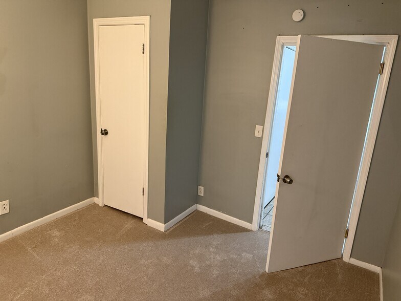 Bedroom 1 closet - 652 Clarissa St