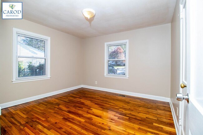 Building Photo - Cozy Cottage Near Uptown Charlotte