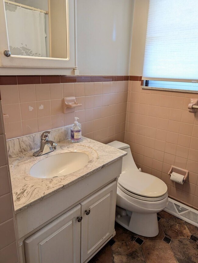 Building Photo - AVAILABLE NOW! Spacious 3 Bed / 2.5 Bath Home in Washington Twp with Basement!