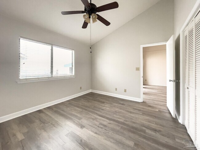 Building Photo - 14100 River Rd