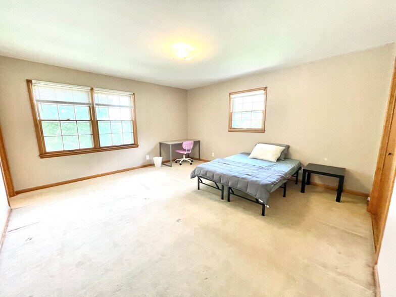 Building Photo - 4006 S Crestview Dr NW