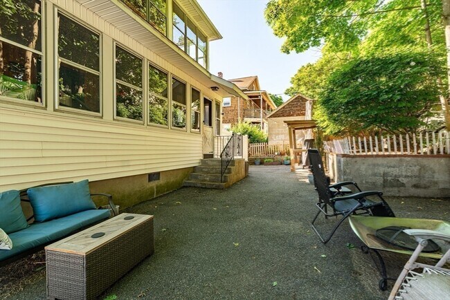 Building Photo - 601 Highland Ave
