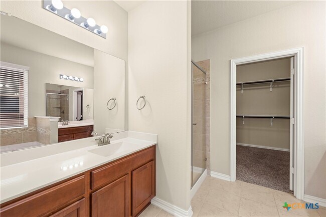 Building Photo - 625 Palmilla St