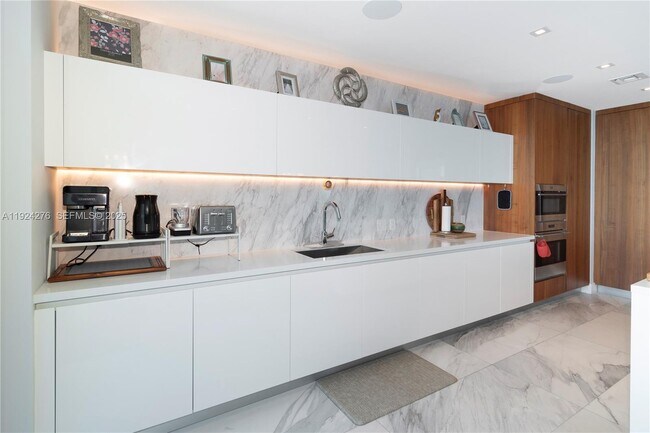 Building Photo - 701 N Fort Lauderdale Beach Blvd