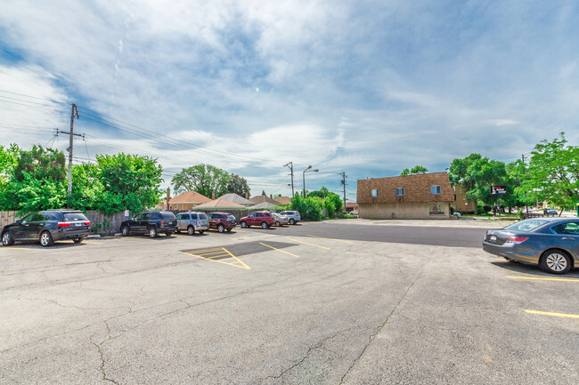 Building Photo - 5029 N Harlem Ave