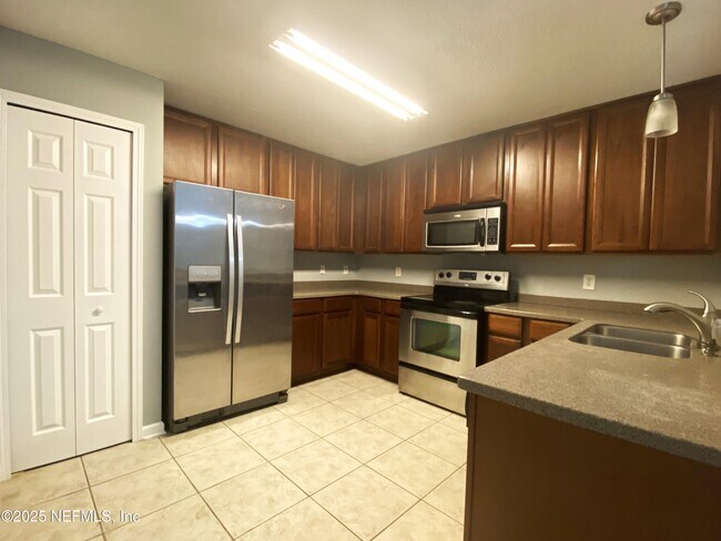 Building Photo - 13827 Herons Landing Way