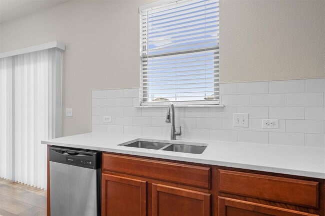 Building Photo - 7604 Knockfin Dr