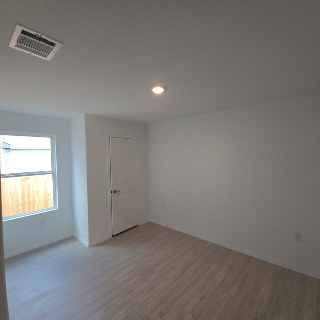 Building Photo - Welcome to the Heartbeat of South San Antonio In Vida