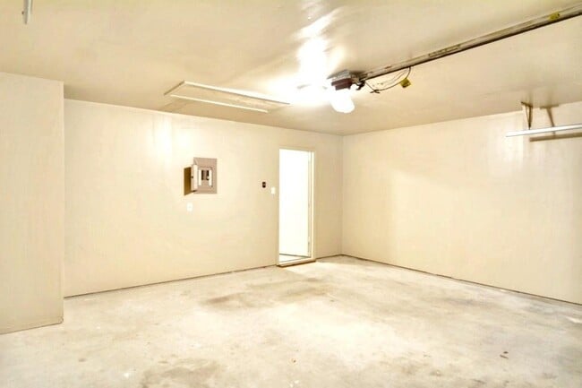 Building Photo - 5211 Whistle Stop Dr