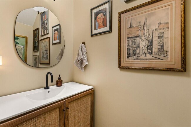 Building Photo - 6702 Routenburn St