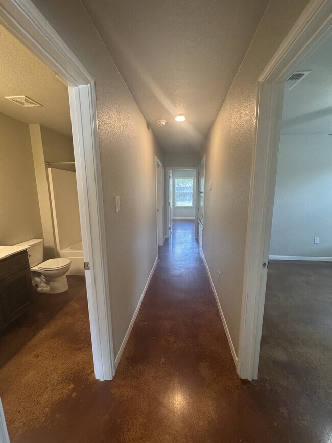 Building Photo - 2204 Indian Trail