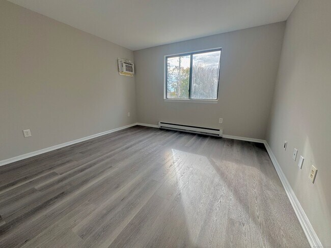 Building Photo - 70 Weber St