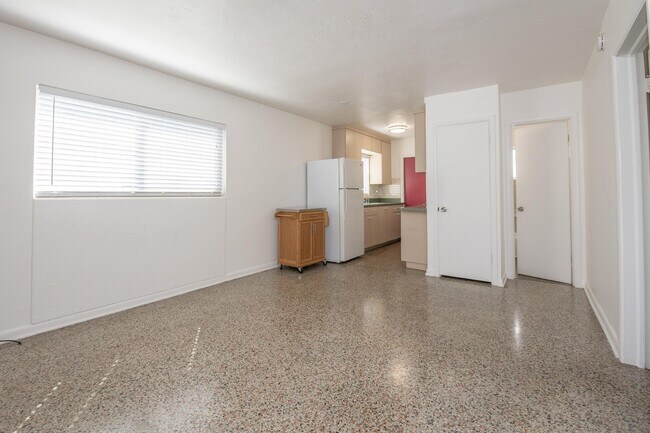 Building Photo - 101 S Palmway