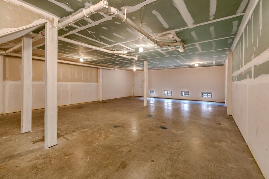 1000 sq ft garage - 274 Bella Sera Ln