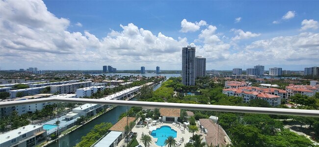 Building Photo - 2600 Island Blvd