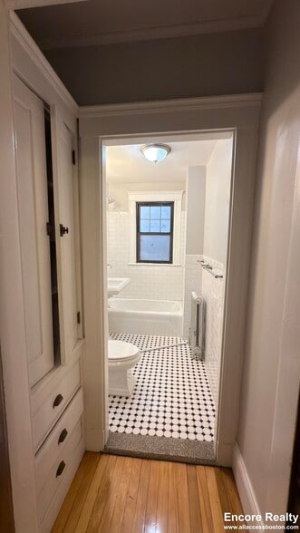 Building Photo - 13 Story St