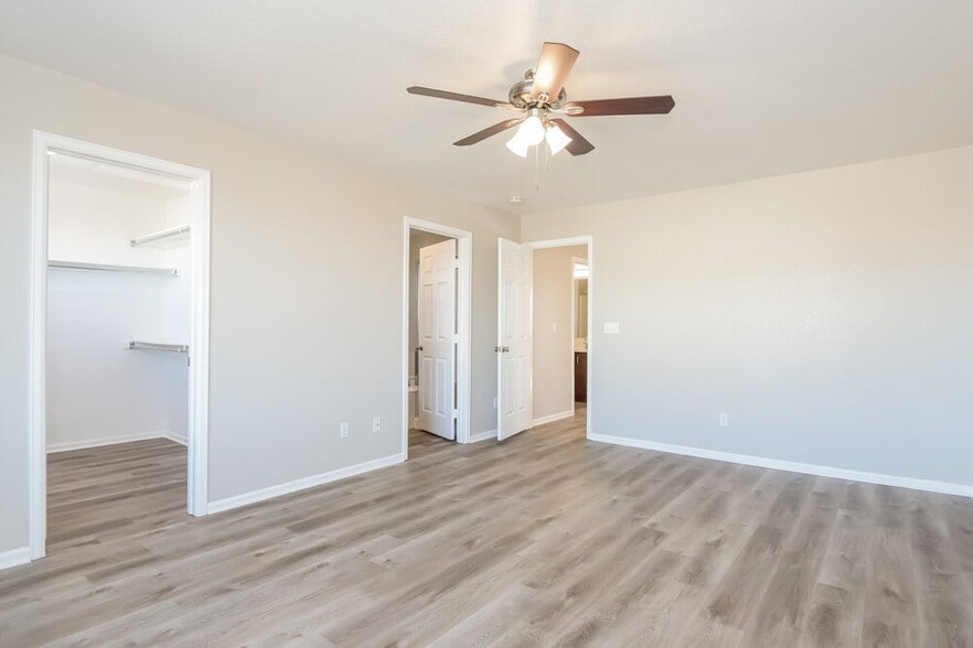 Building Photo - 7441 S Mobile St