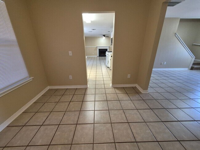 Building Photo - 5907 Deer Lake Dr