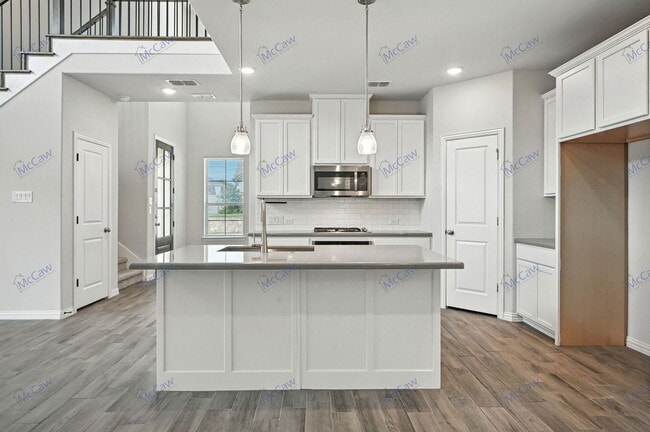 Building Photo - 700 Parkside Dr