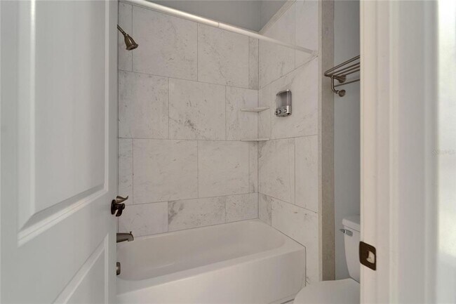 Building Photo - 6116 Lagomar Ln