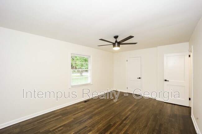 Building Photo - 3543 Bouldercrest Rd