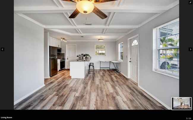 Building Photo - 317 SW 12th Ave