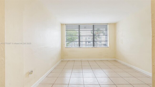 Building Photo - 2175 NE 170th St
