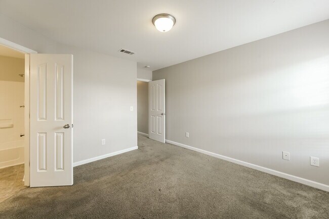 Building Photo - 8035 Logan Dr