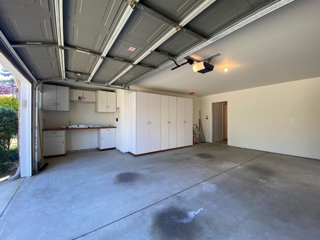 Building Photo - 1372 Chennault Ave