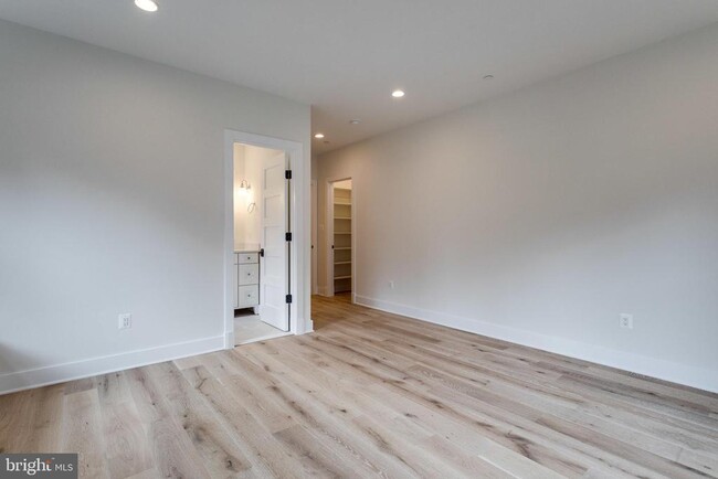 Building Photo - 5615 McLean Dr