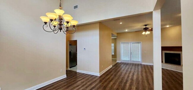 Building Photo - Great Home and Location-Available Now!