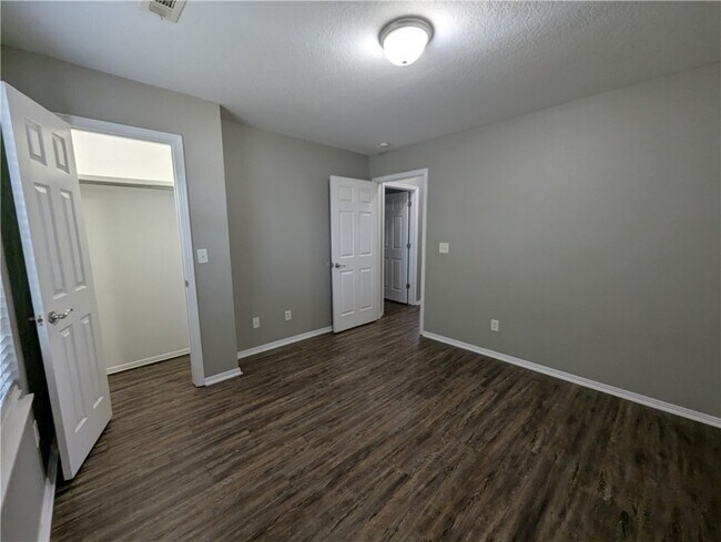 Building Photo - 802 Ash Ct