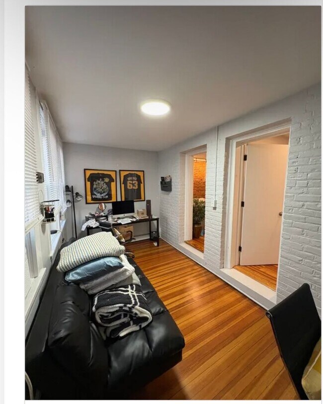 Building Photo - Beautiful 1.5 bedroom in Brighton…. DON’T MISS OUT!!!!