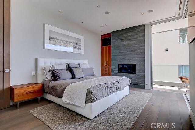 Building Photo - 3208 Ocean Dr