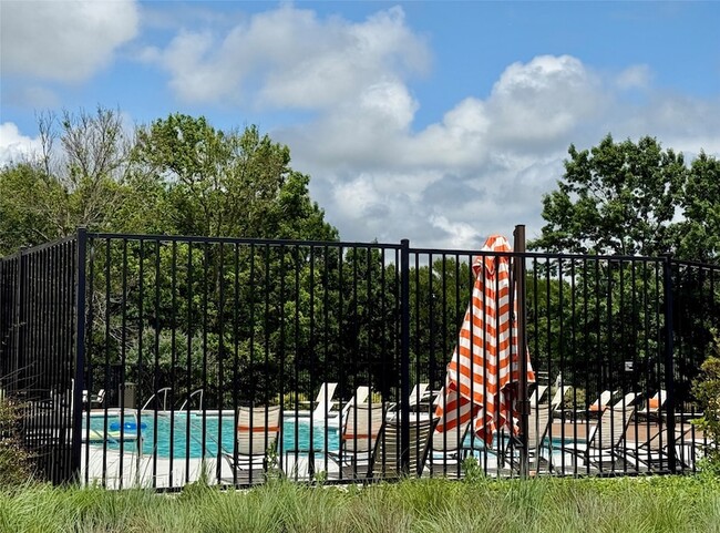 Building Photo - 1620 Mcdougall Crk