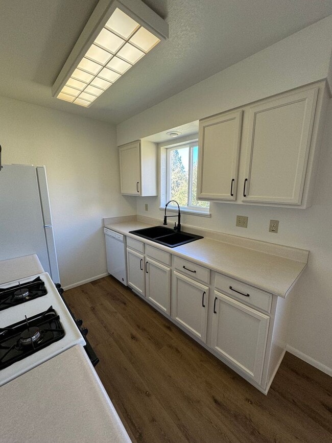 Building Photo - Newly Renovated Farmhouse style unit with ...
