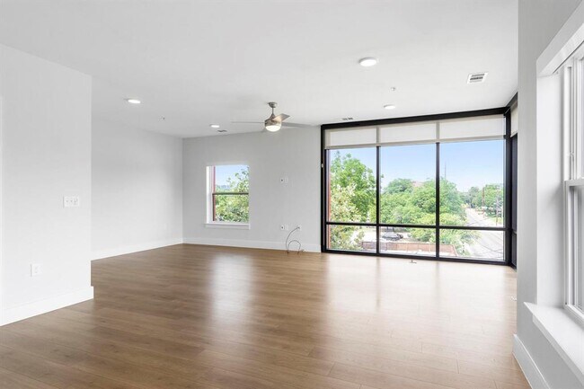 Building Photo - 2213 Poquito St
